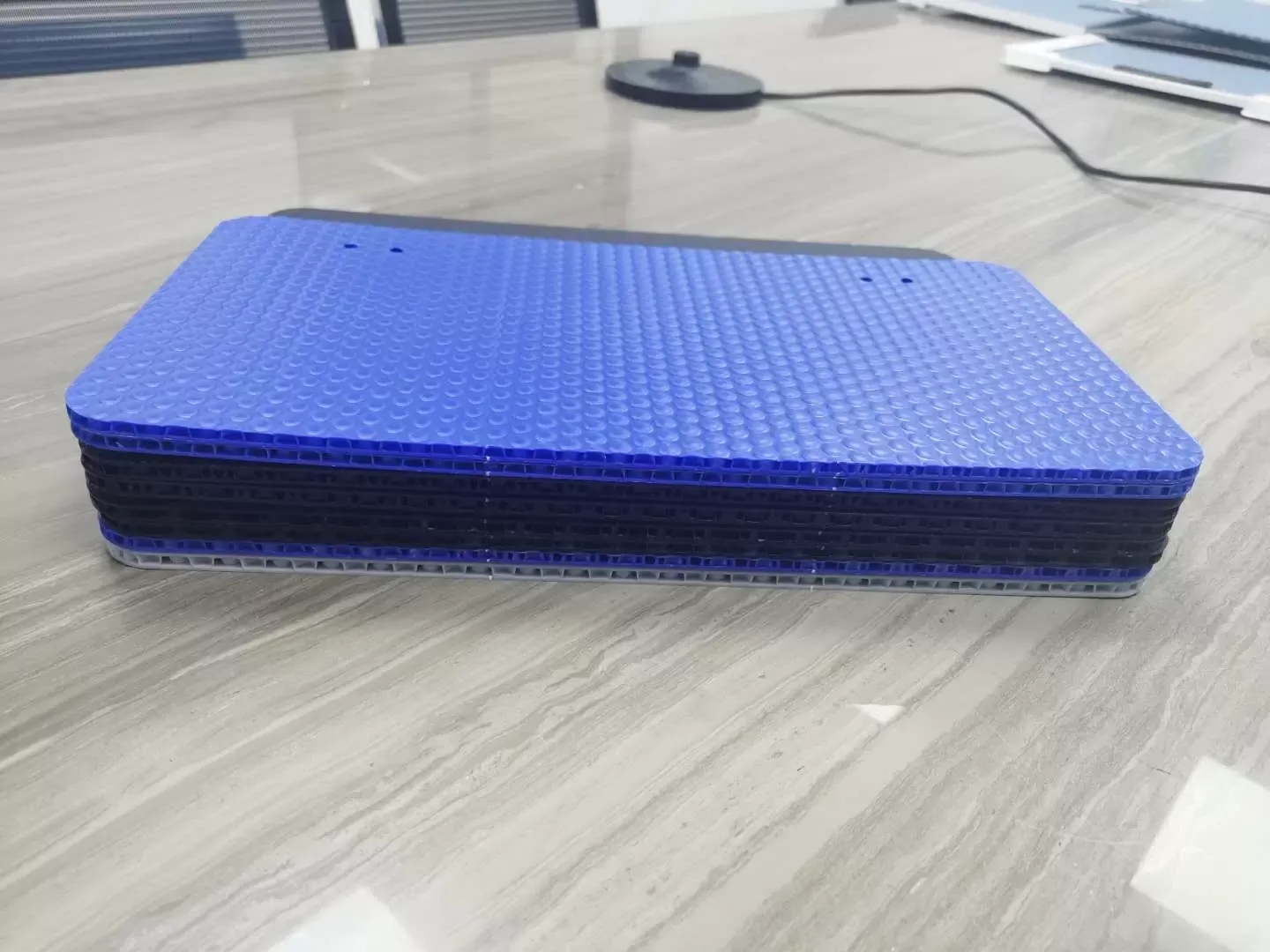 Plastic honeycomb pad